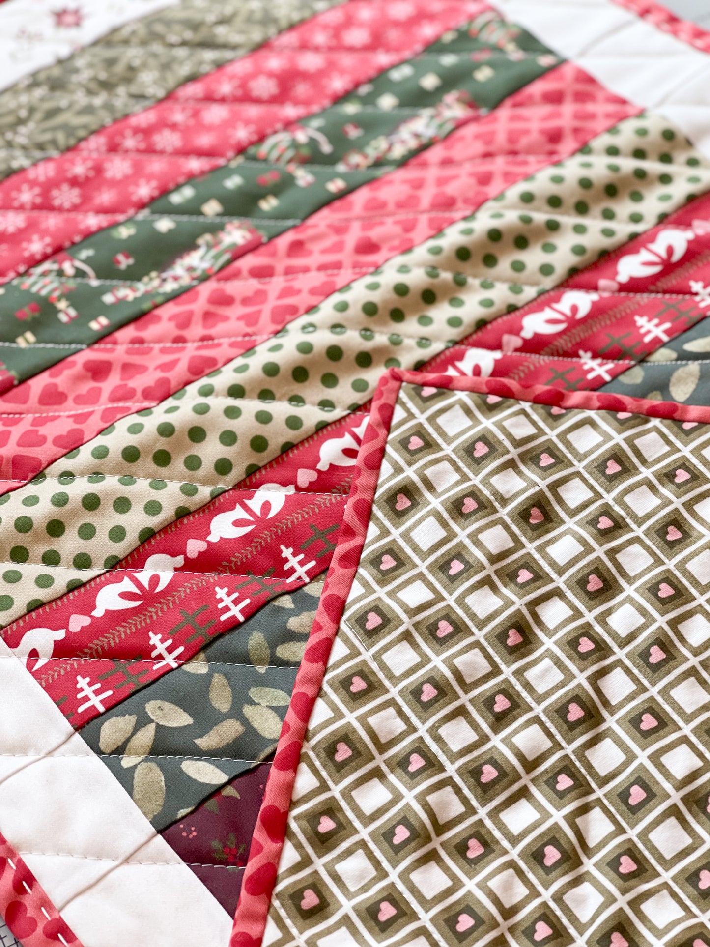 Gloria Table Runner Quilt Kit